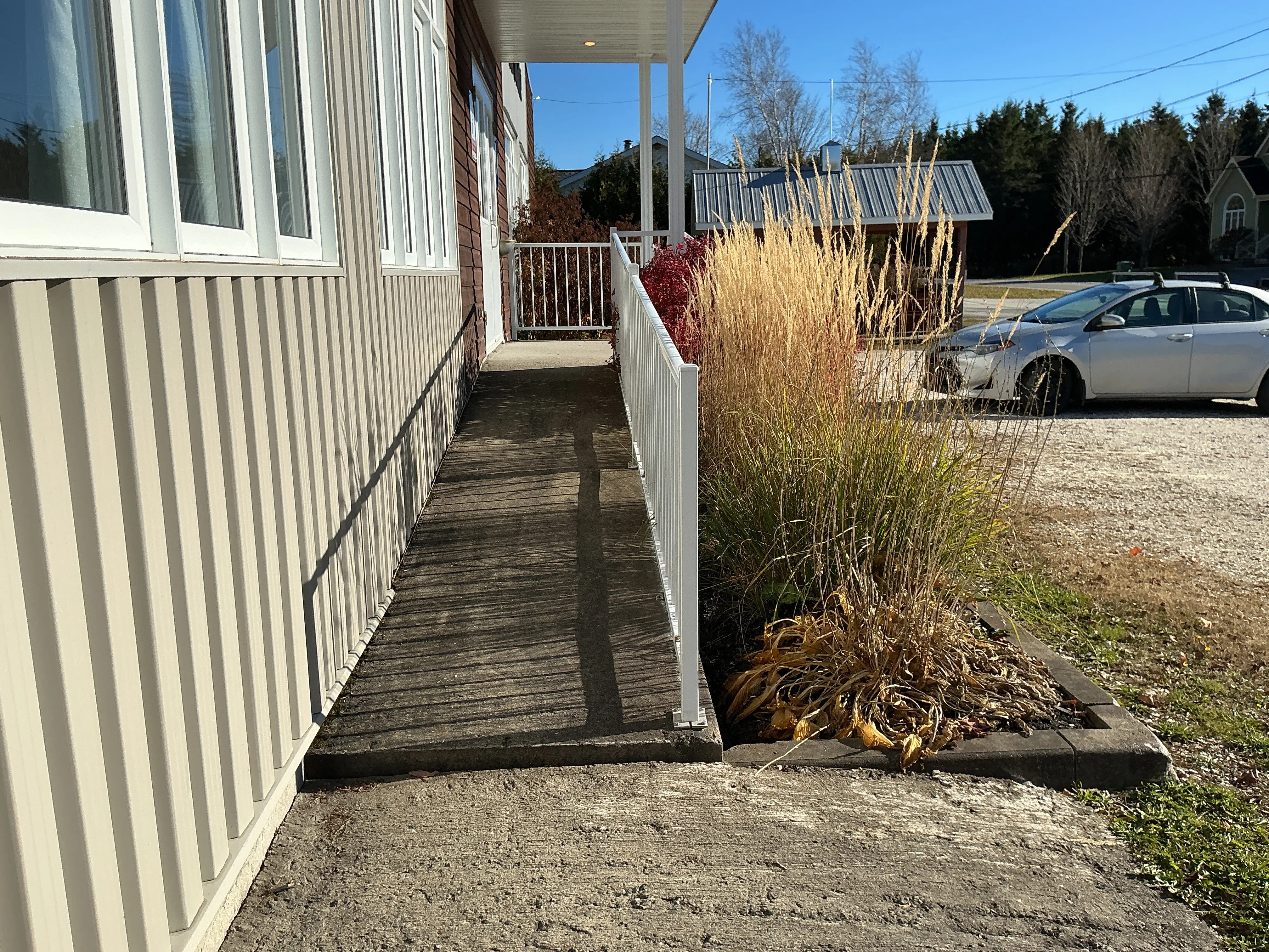 Railing and handrail