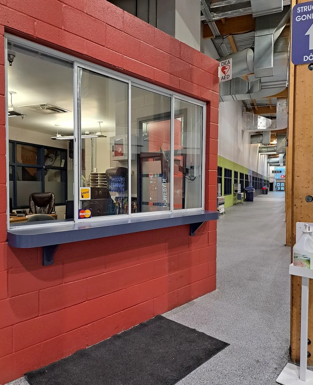 Rez-de-chaussée - Comptoir de services