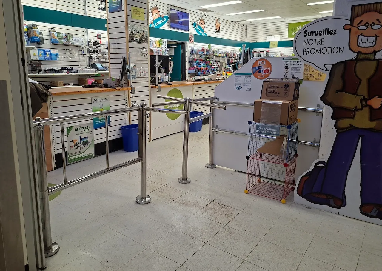 Coopérative du Collège - Entrée intérieure