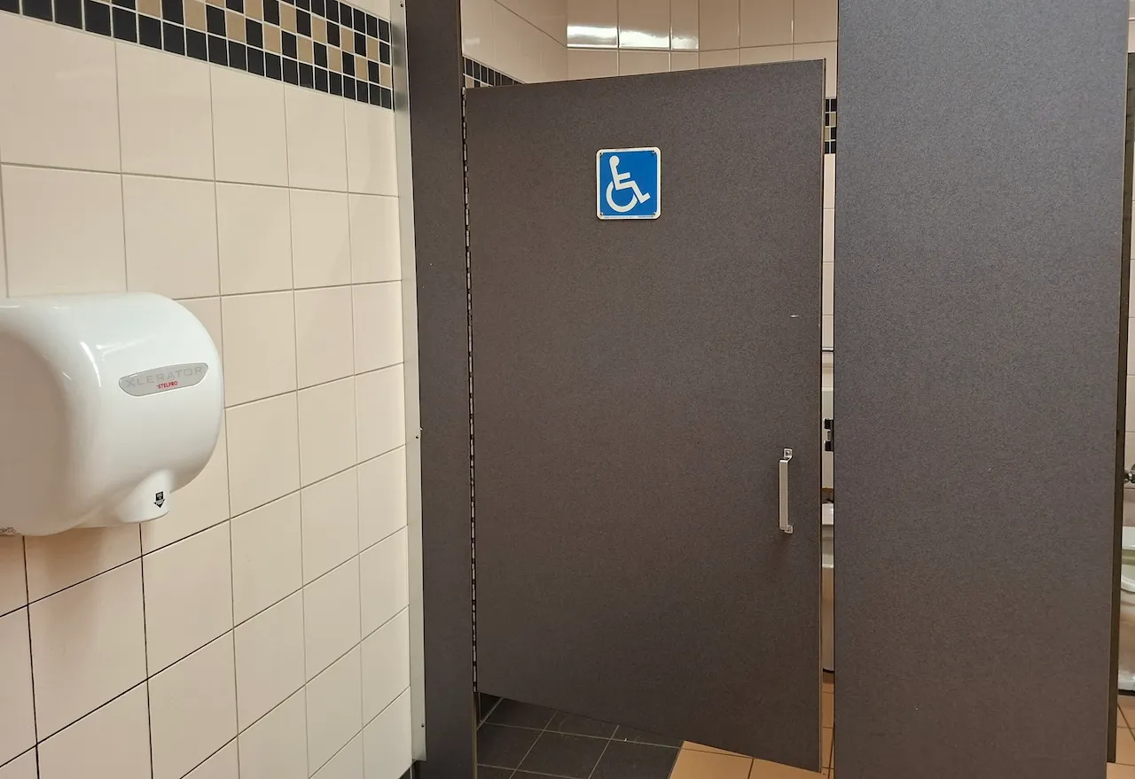 Salle de toilettes - Femmes