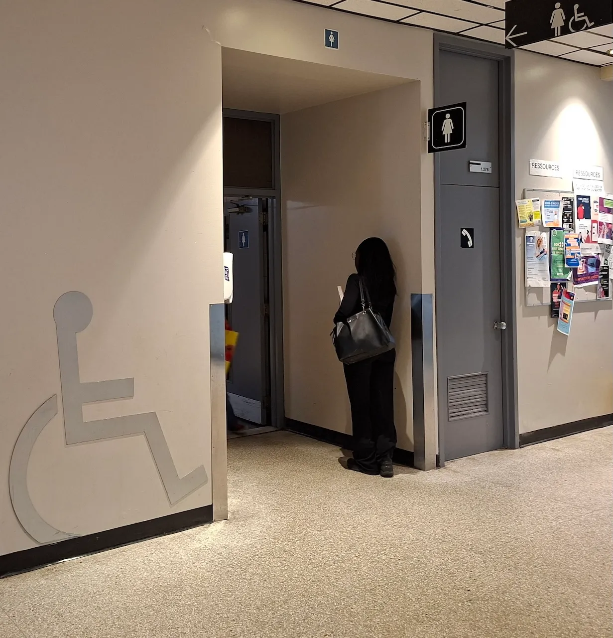 Salle de toilettes - Femmes