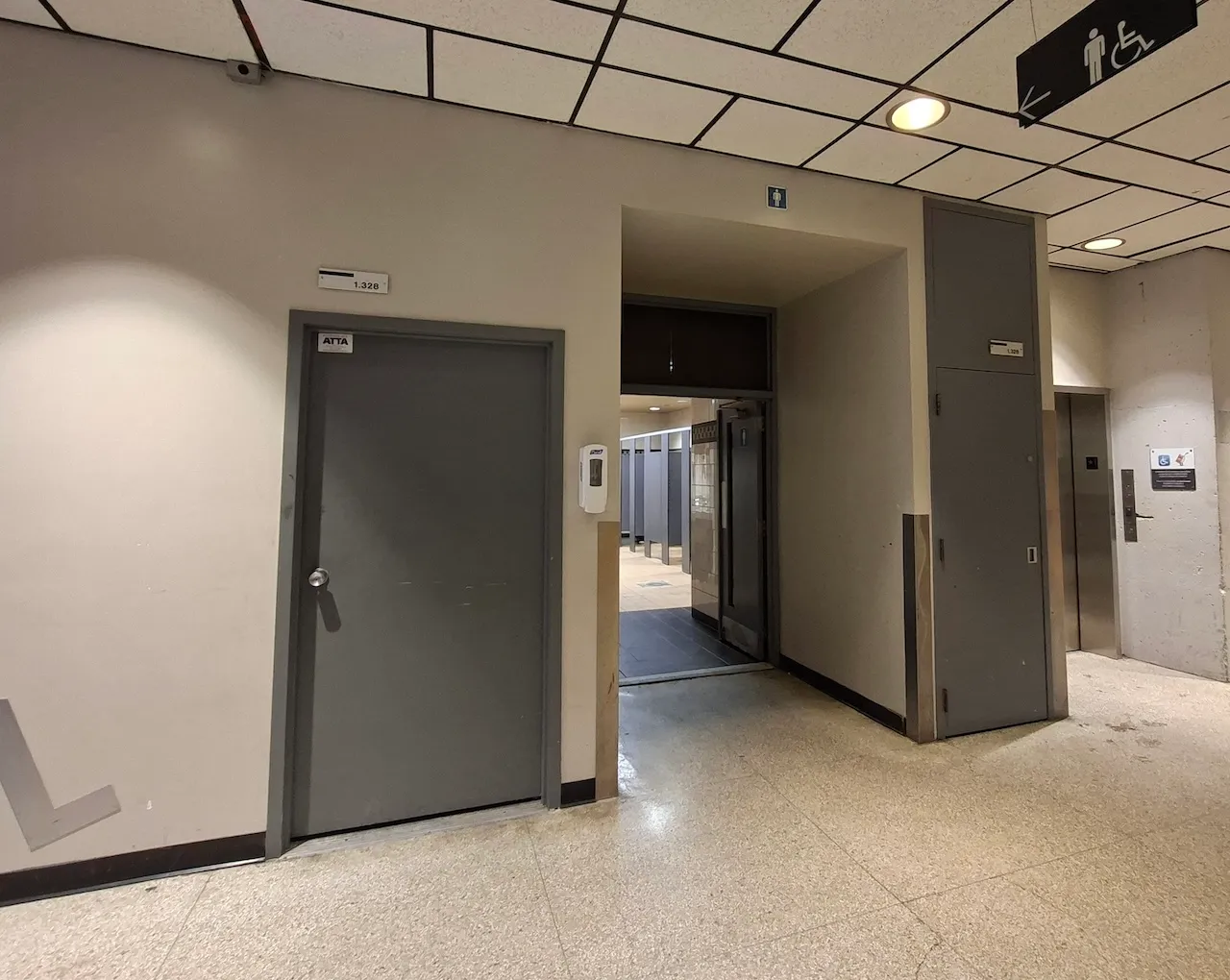 Salle de toilettes - Hommes