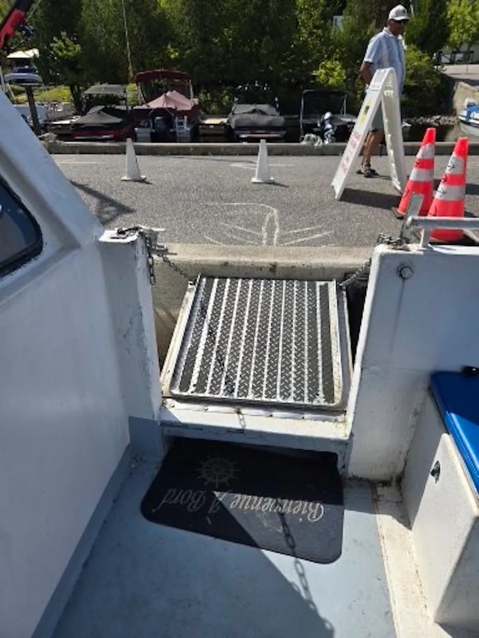 Rampe d'accès pour entrer sur le bateau