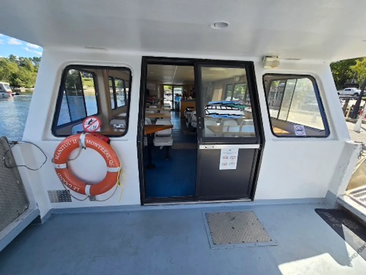 Porte d'entrée du bateau