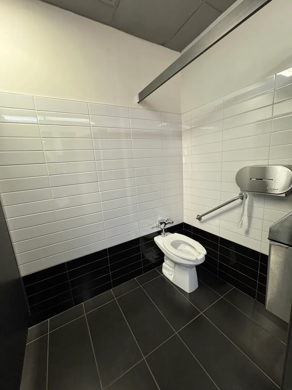 Salle de toilettes (sous-sol)