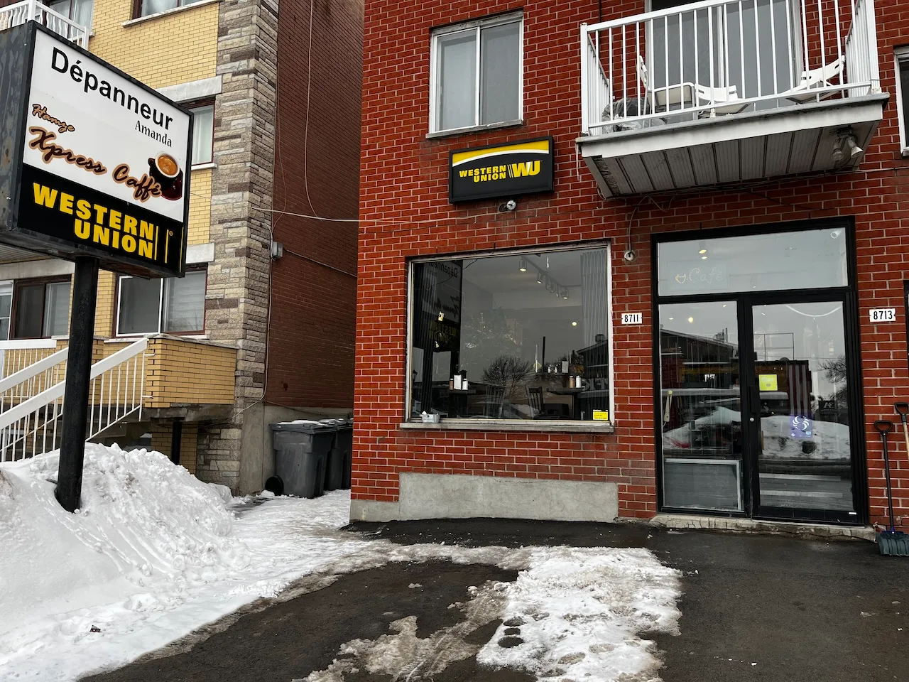 Facade of the establishment and entrance