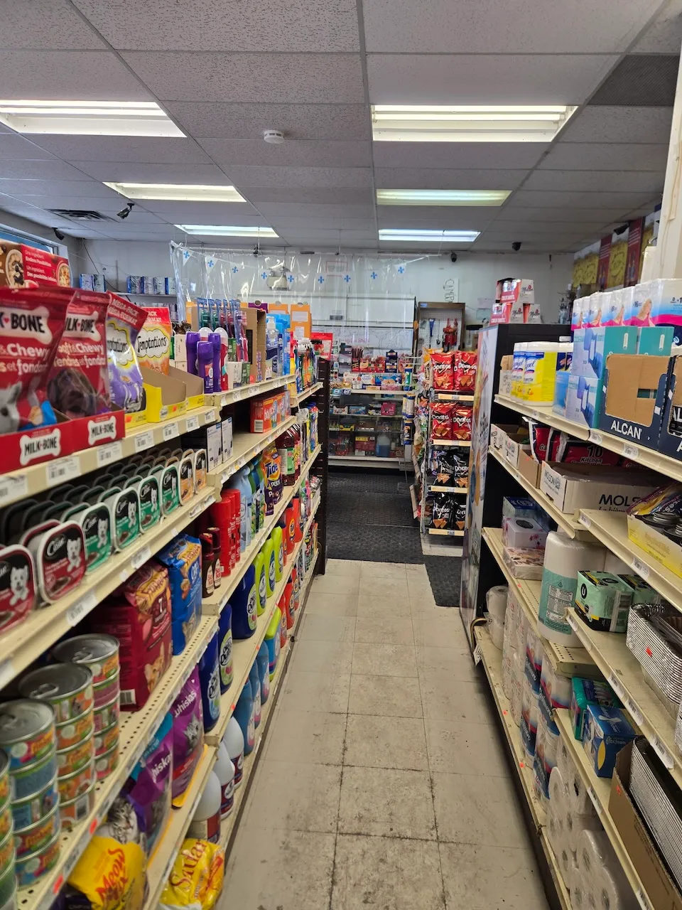 Intérieur du dépanneur Ste-Gertrude