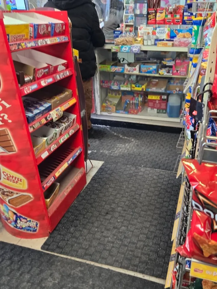 Intérieur du dépanneur Ste-Gertrude