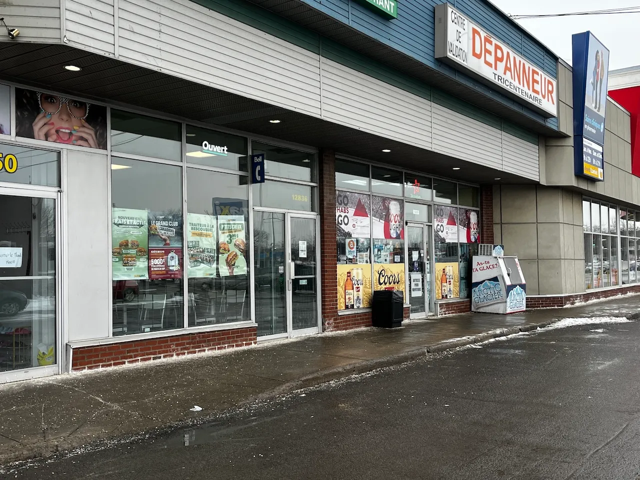 Bateau de trottoir et porte