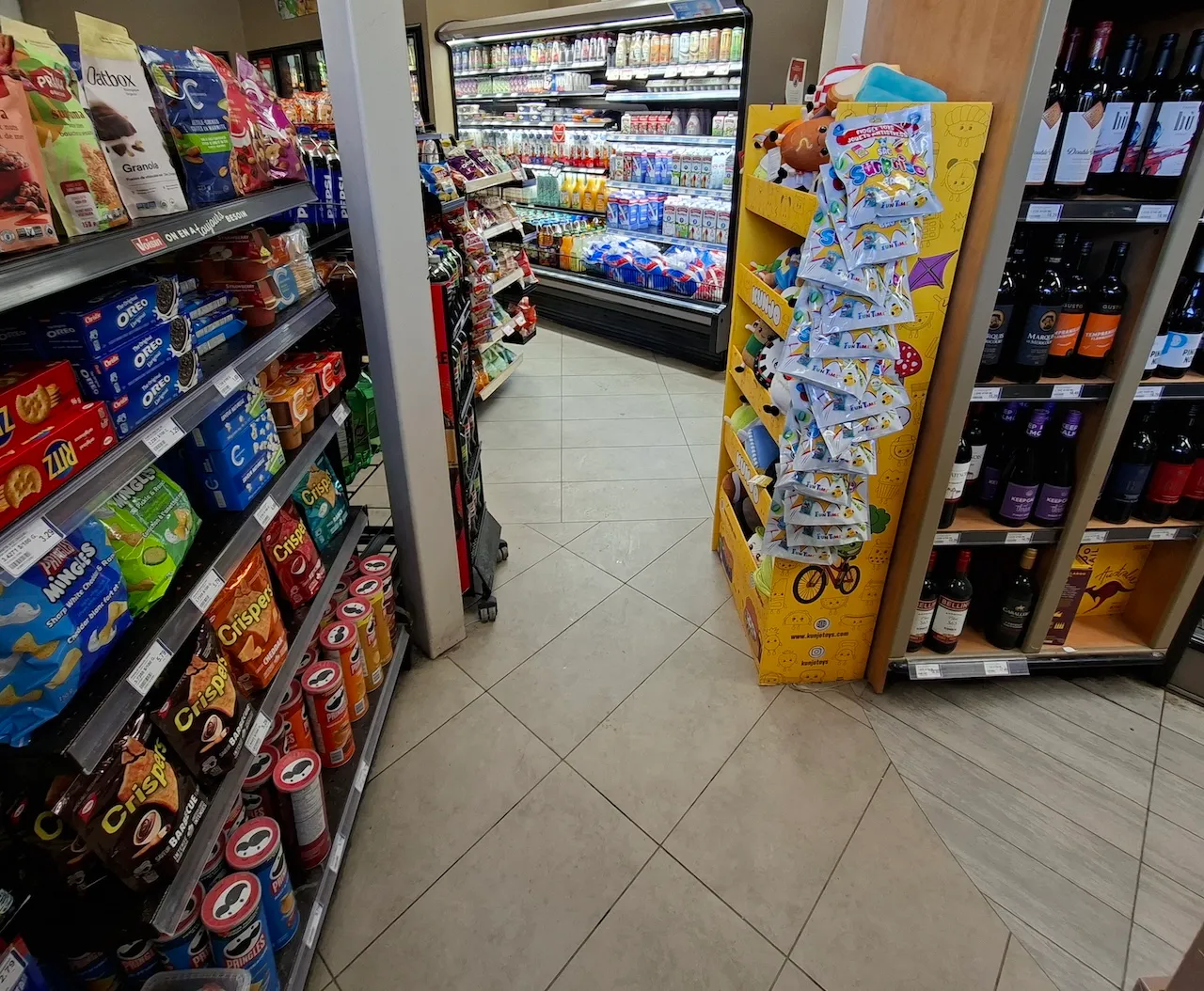 Salle de toilette universelle - Corridor de circulation