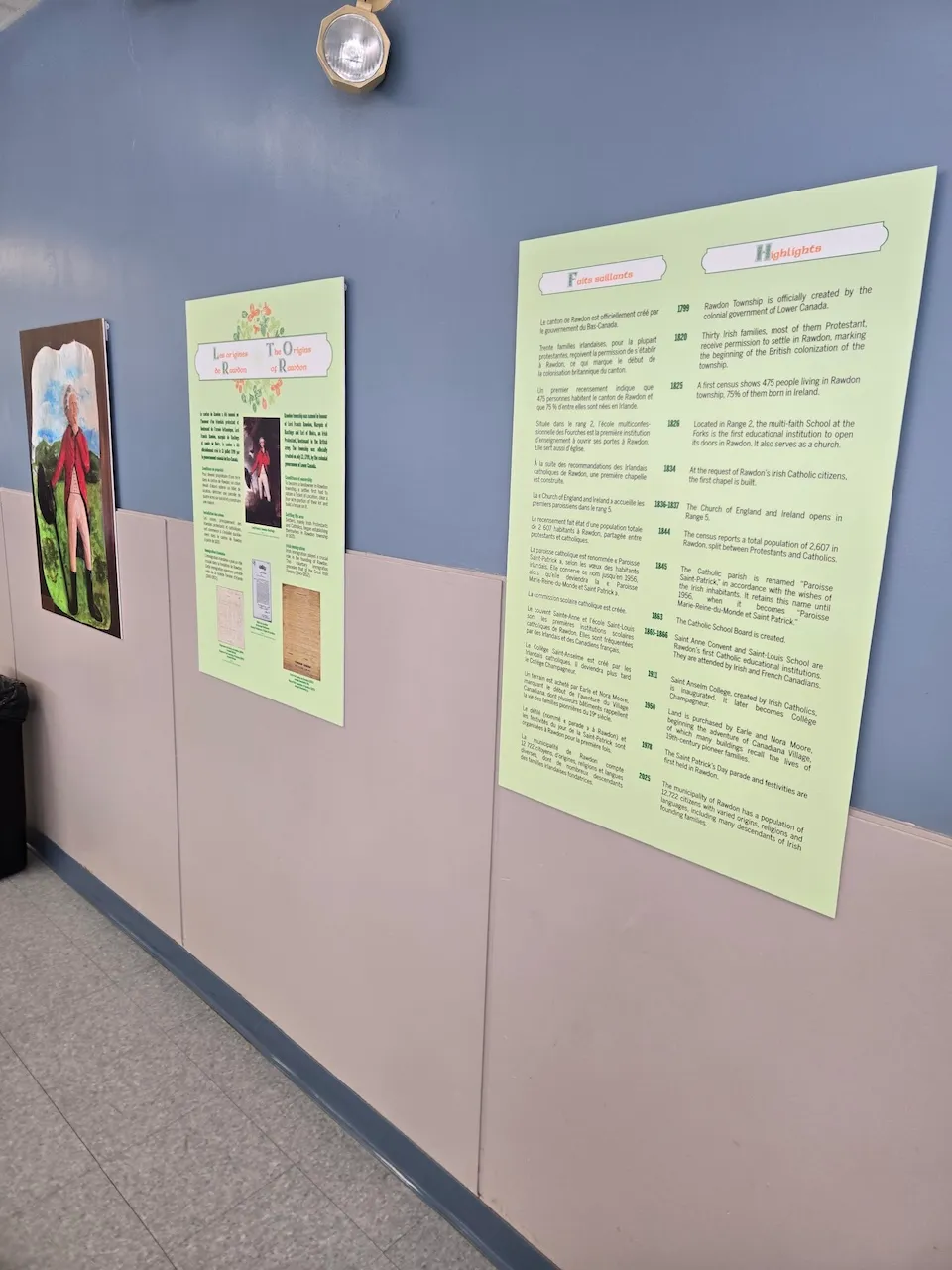 Exposition à l'intérieur de la cafétéria