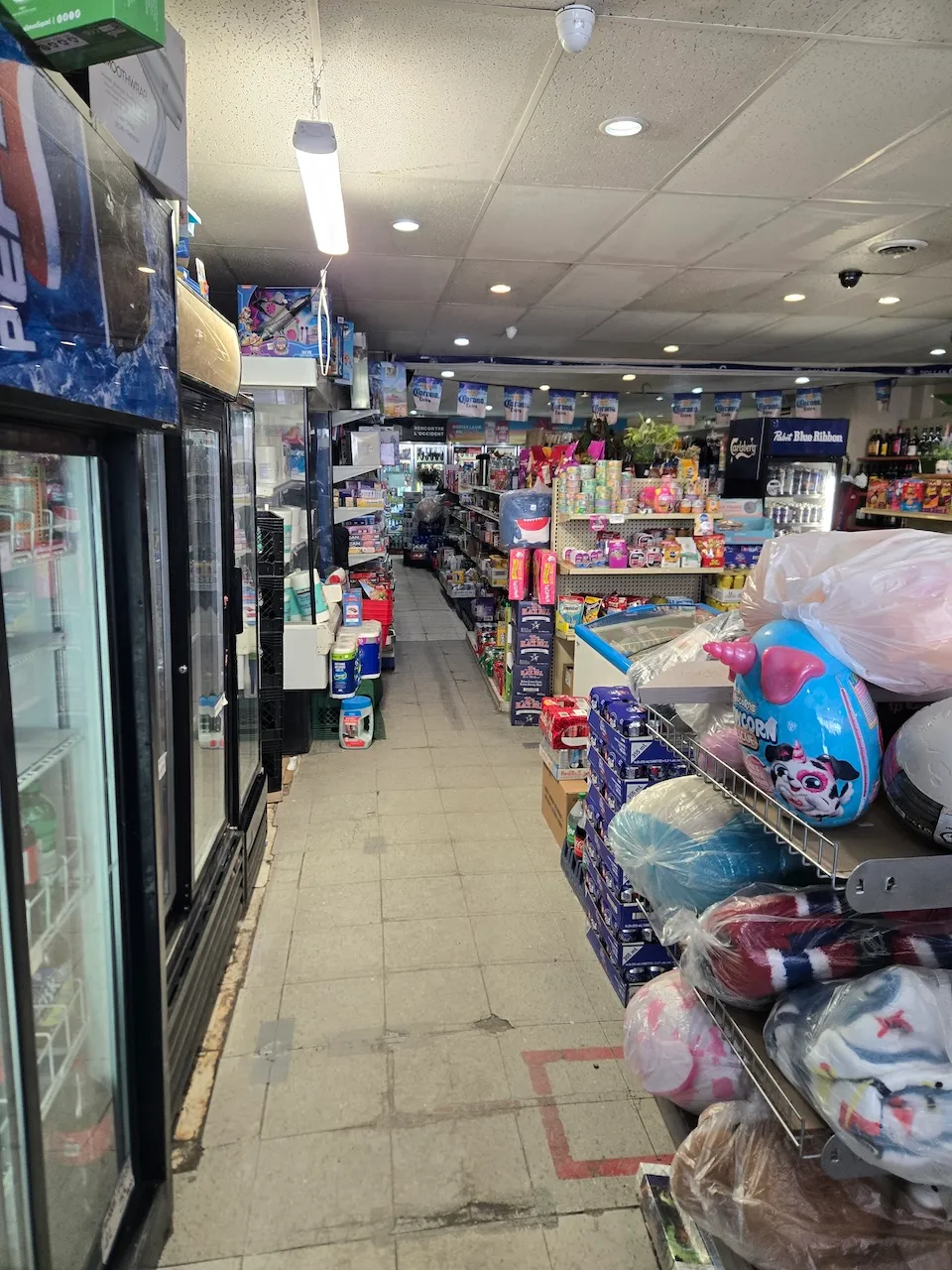 Intérieur du dépanneur Lamarre