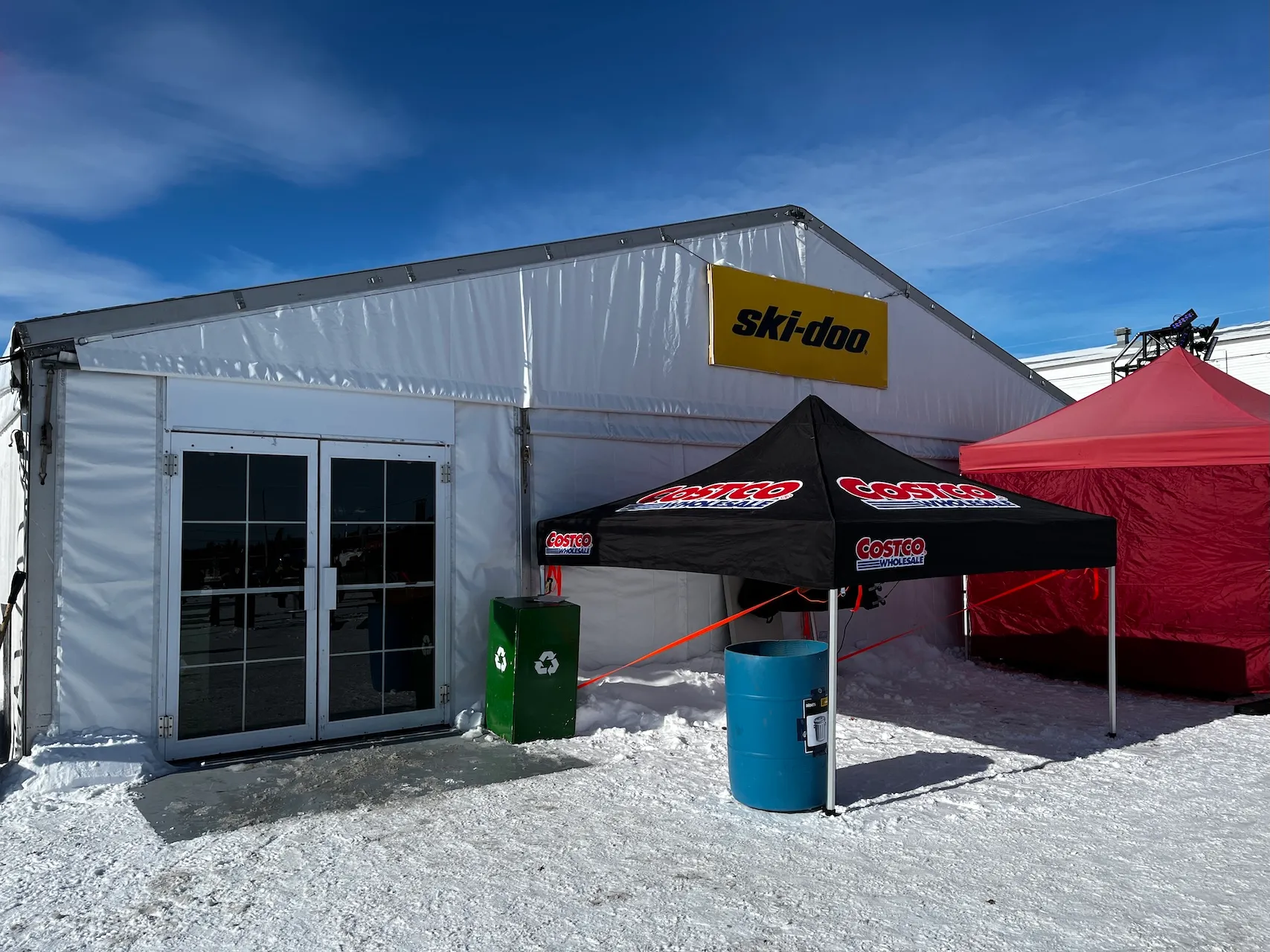 Chapiteau - zone familiale - entrée