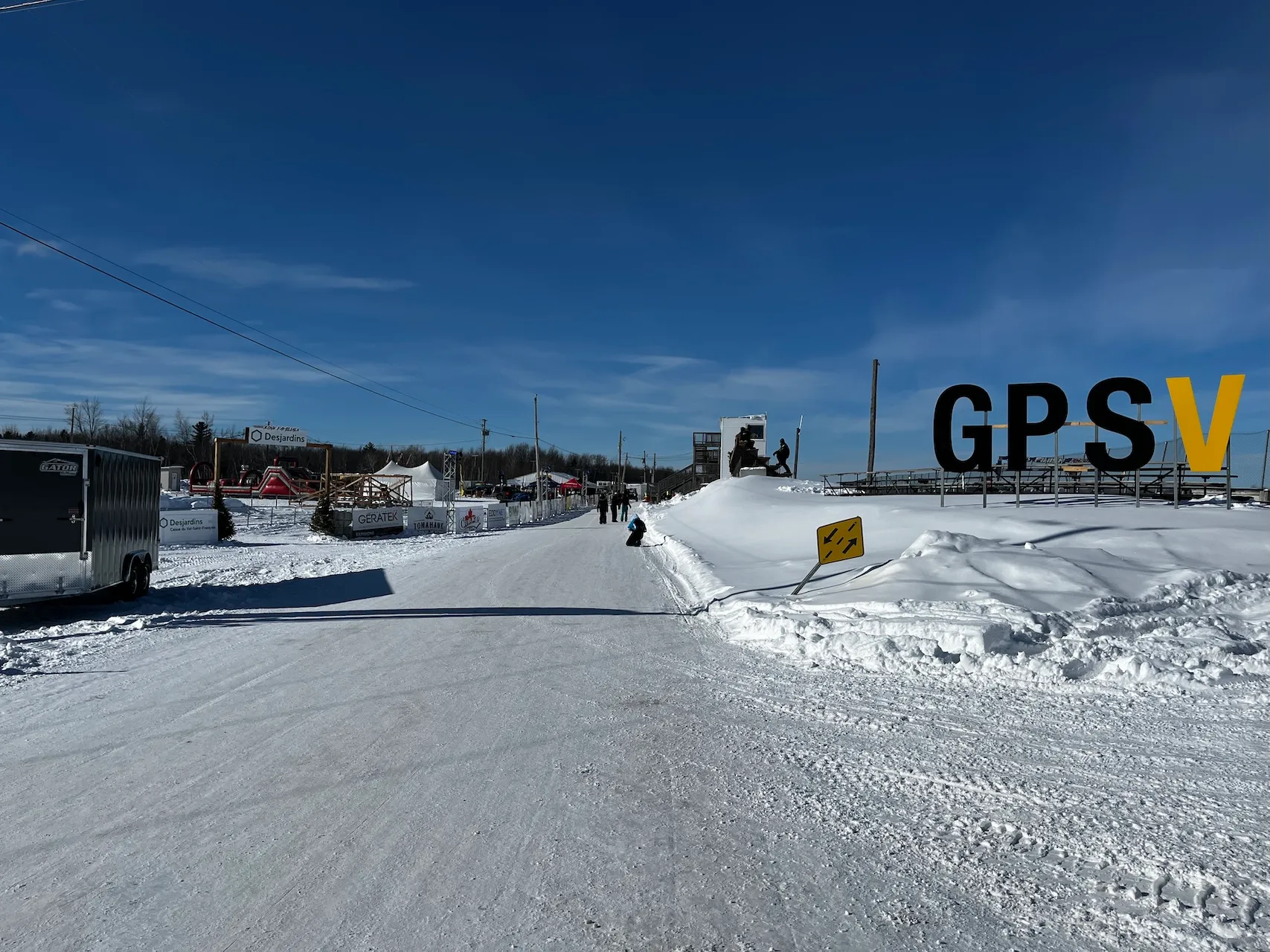 Allée de circulation - neige compactée