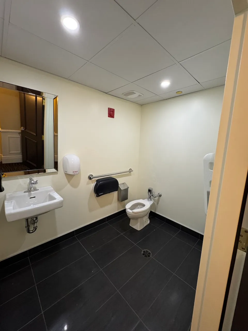 Salle de toilette universelle