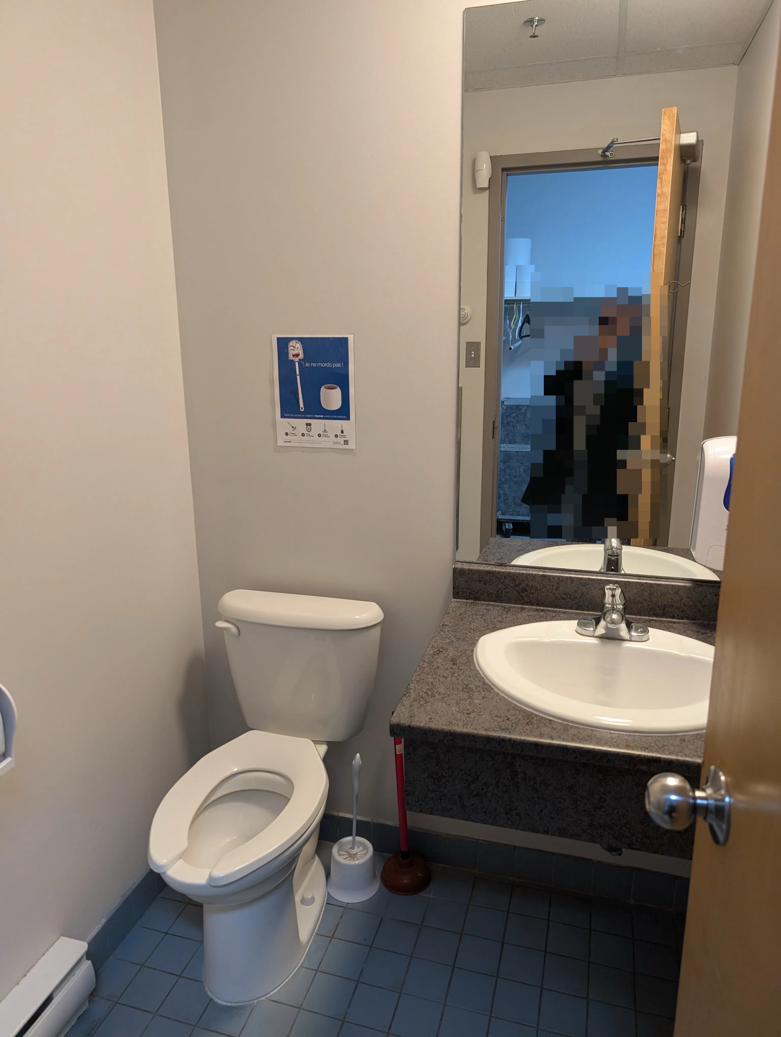Salle de toilette femmes