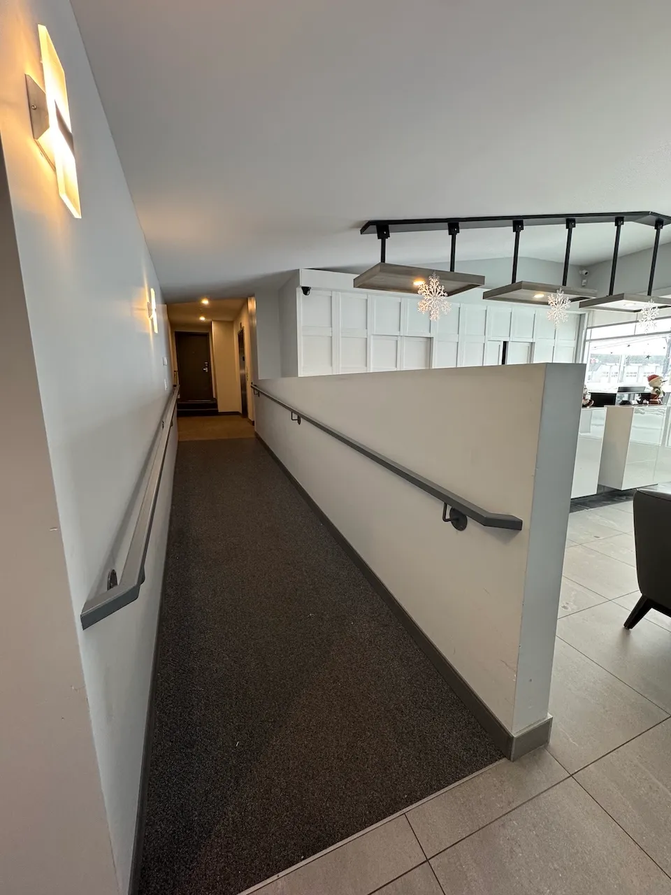 Elevator access ramp