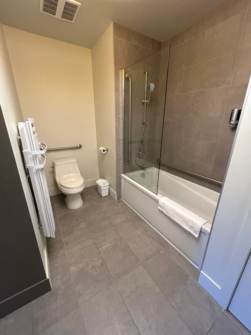 Chambre 1205-1305 : bathroom