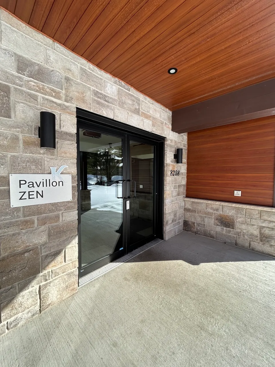 Pavillon Zen's doors