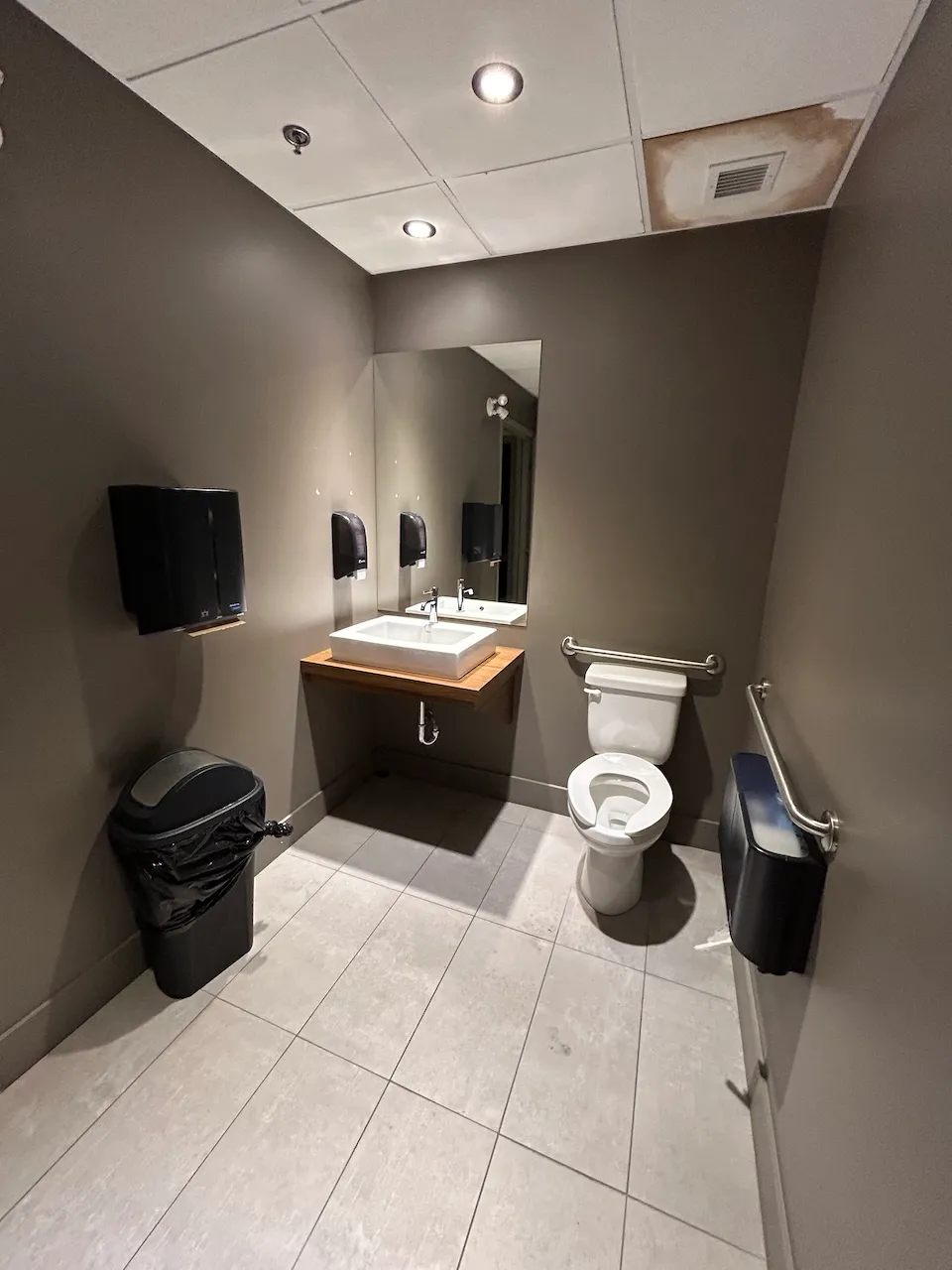 Restroom (basement)