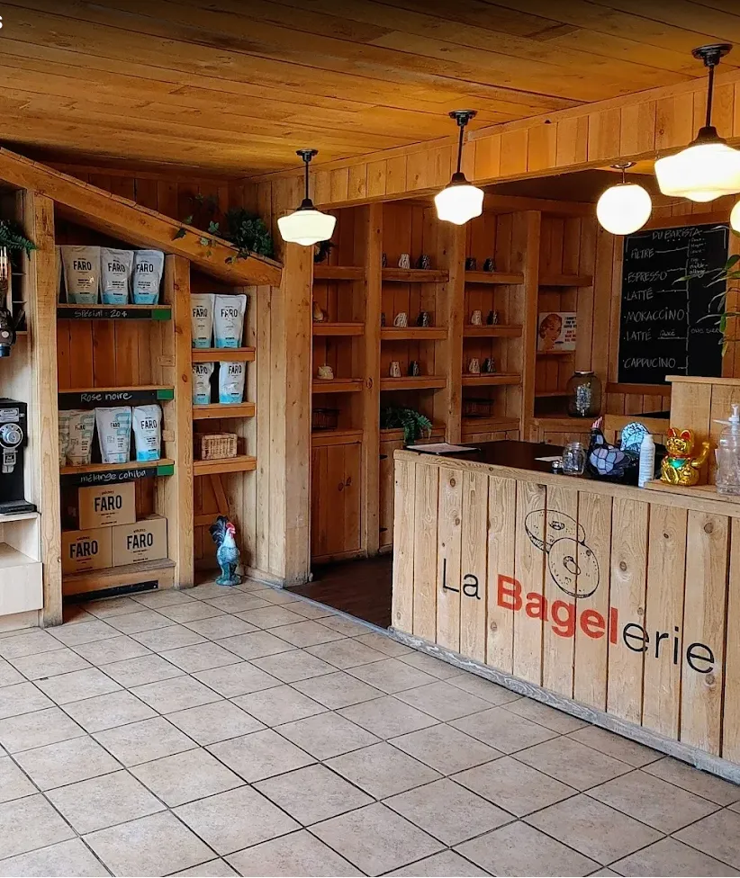 Service counter (photo credit: Benoit Voyer)