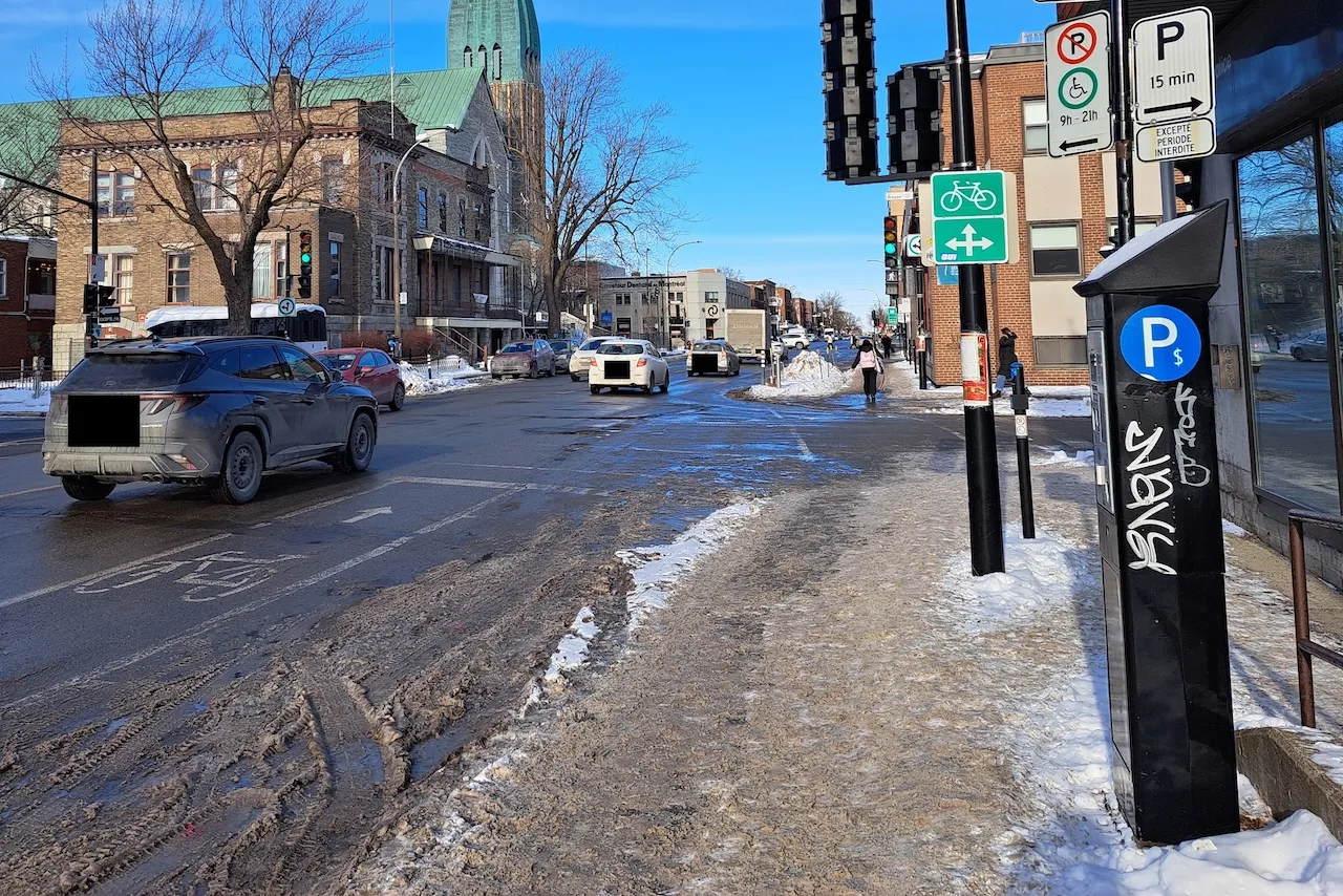 Stationnement sur rue - Au coin des rues Bélanger et Boyer