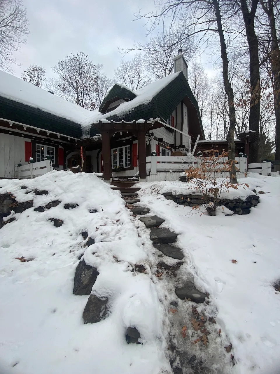 Allée menant à l'entrée