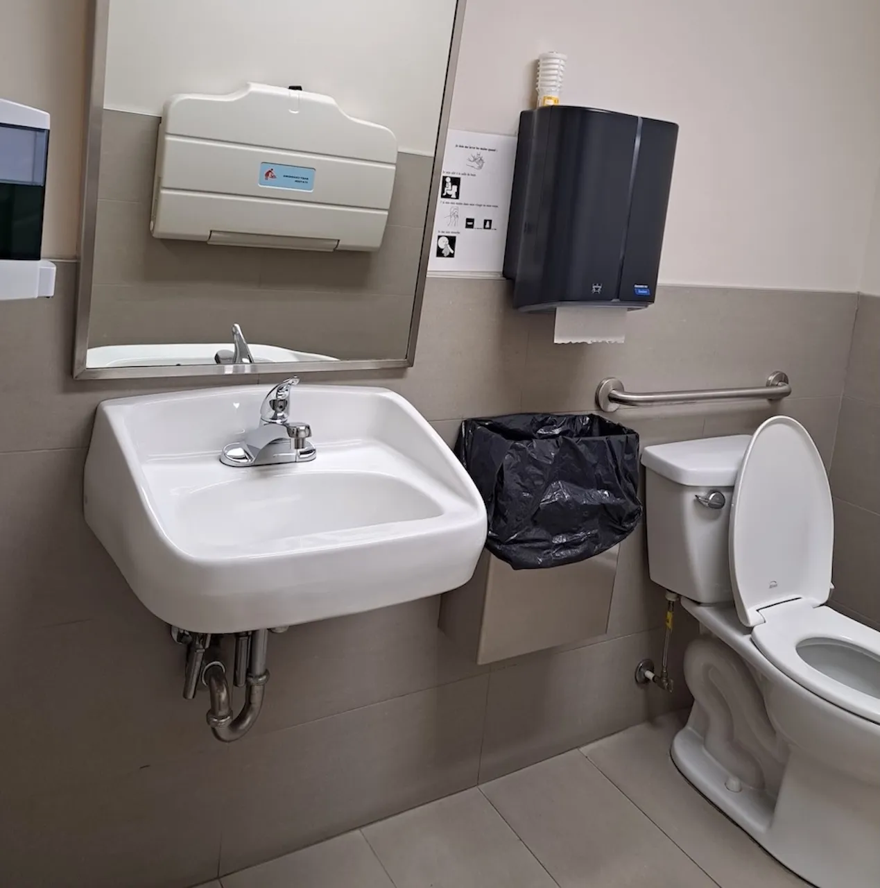 Salle de toilette universelle