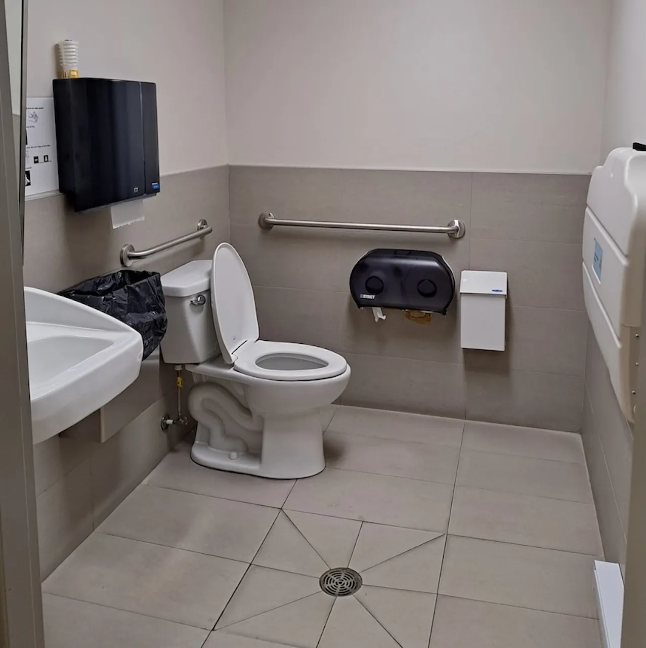 Salle de toilette universelle