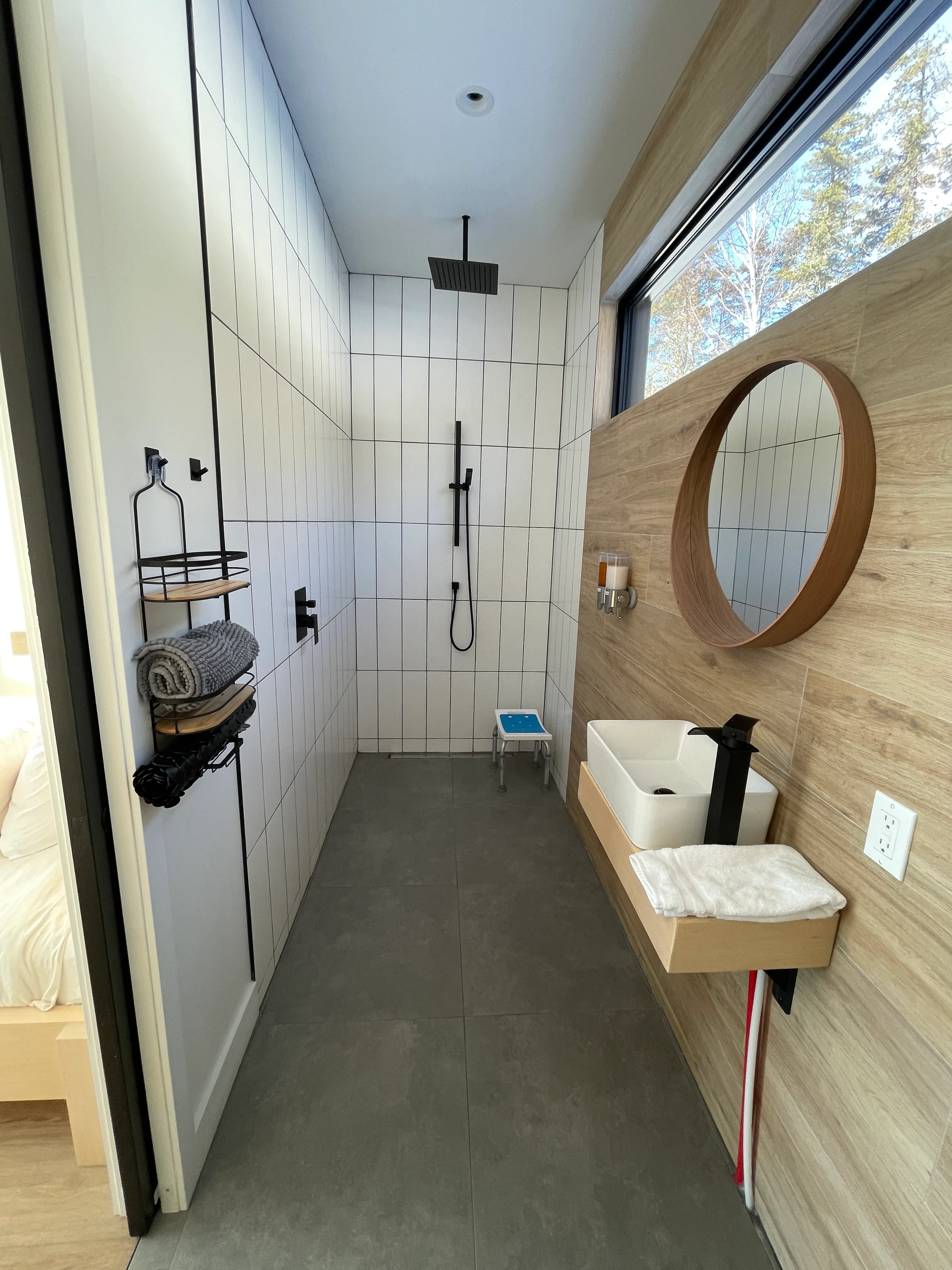 Douche de la chambre du rez-de-chaussée