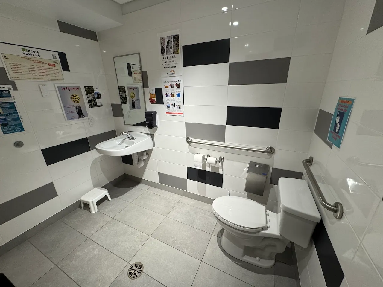 Salle de toilette universelle