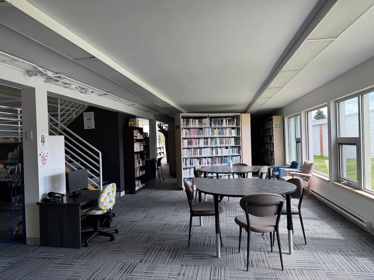 Bibliothèque - Table et poste de travail