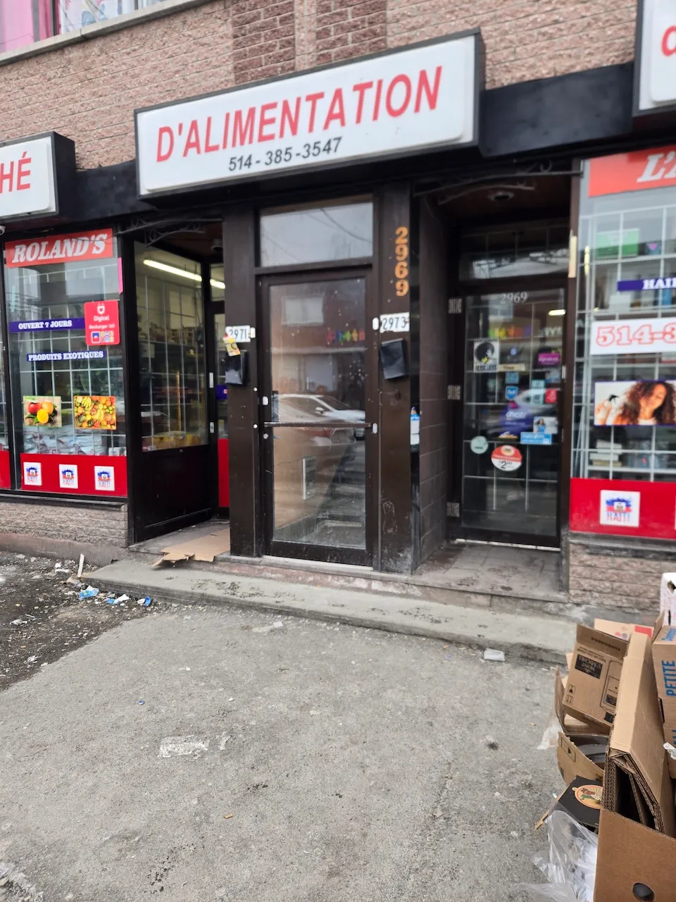 Entrée extérieure du dépanneur