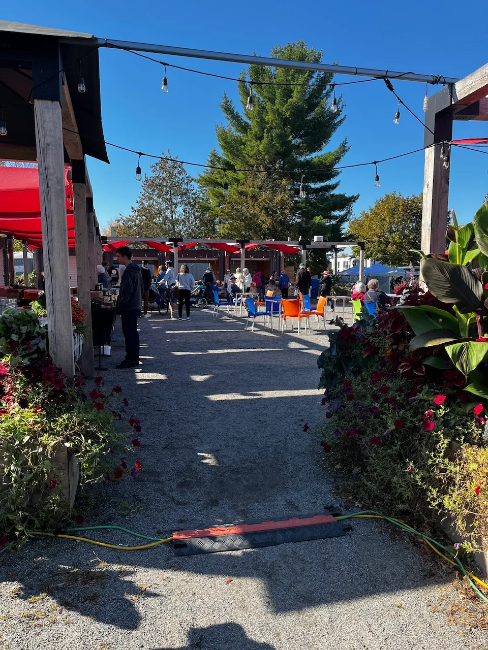 Access to the rest area and entertainment zone