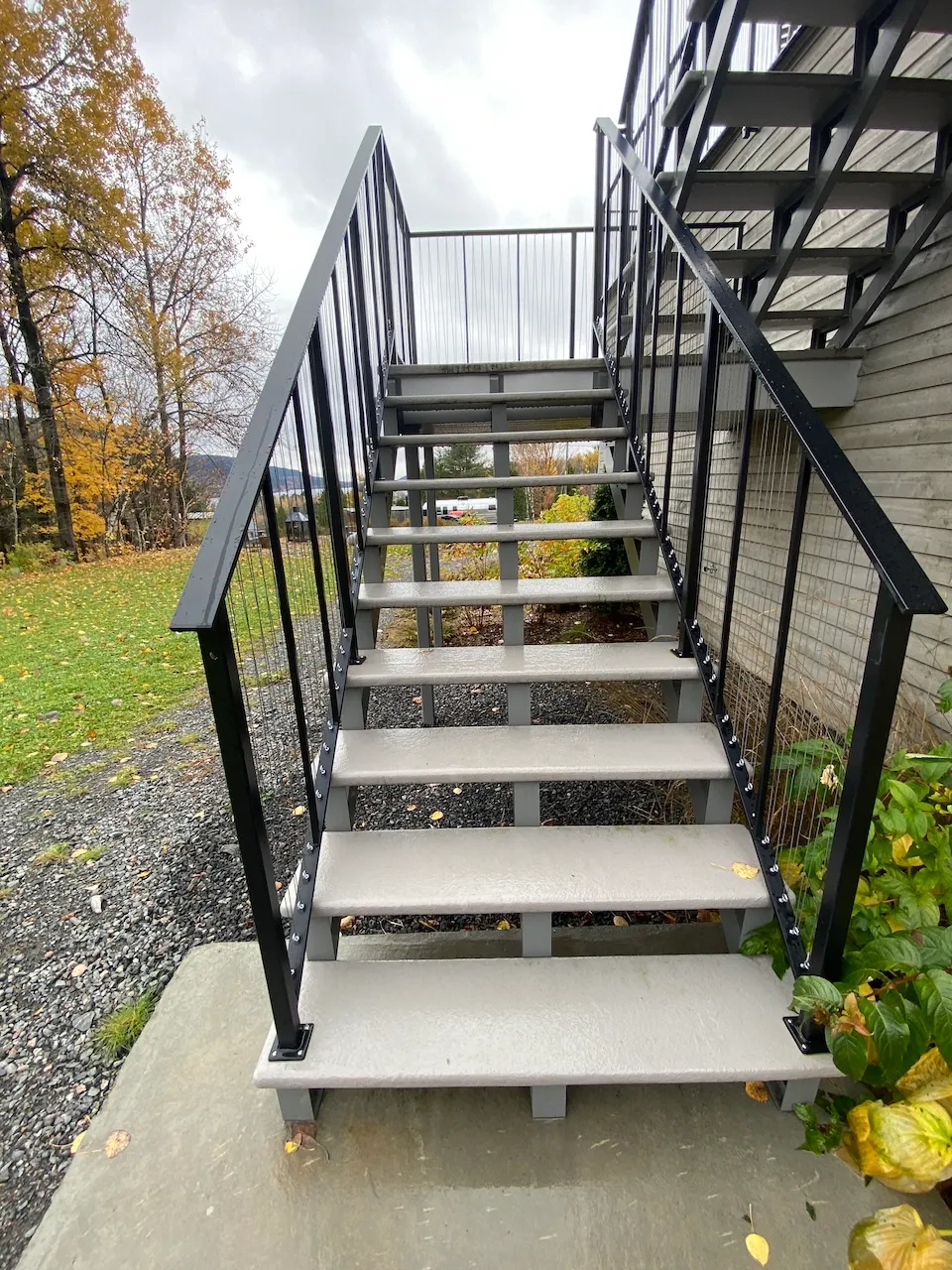 Escalier extérieur - bâtiment Lac-à-l'épaule