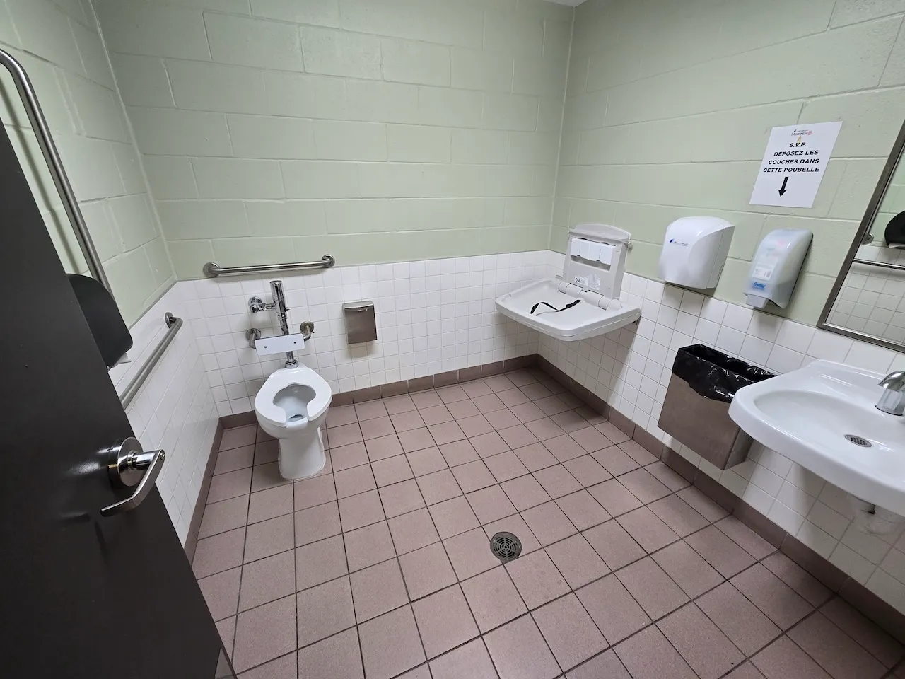 Salle de toilette universelle du bloc sanitaire