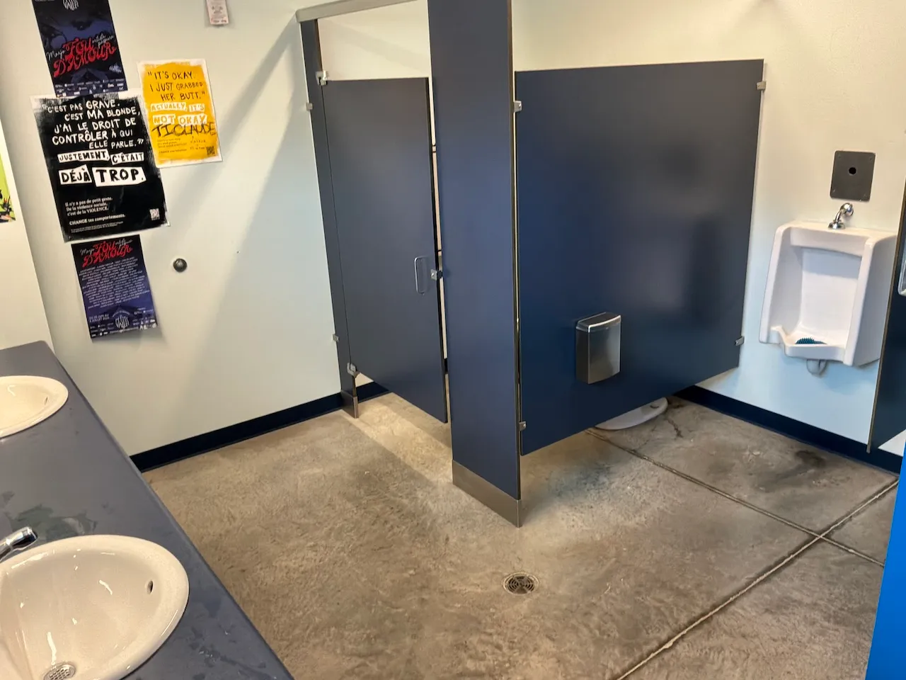 Access to the stalls
