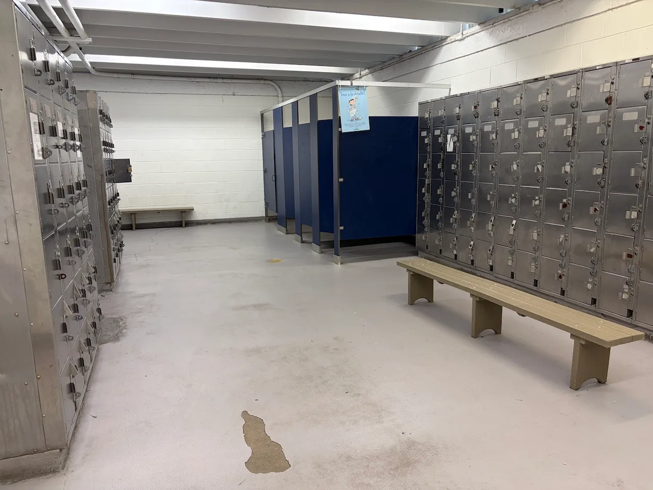 Pool Pavilion – Men’s Changing Room