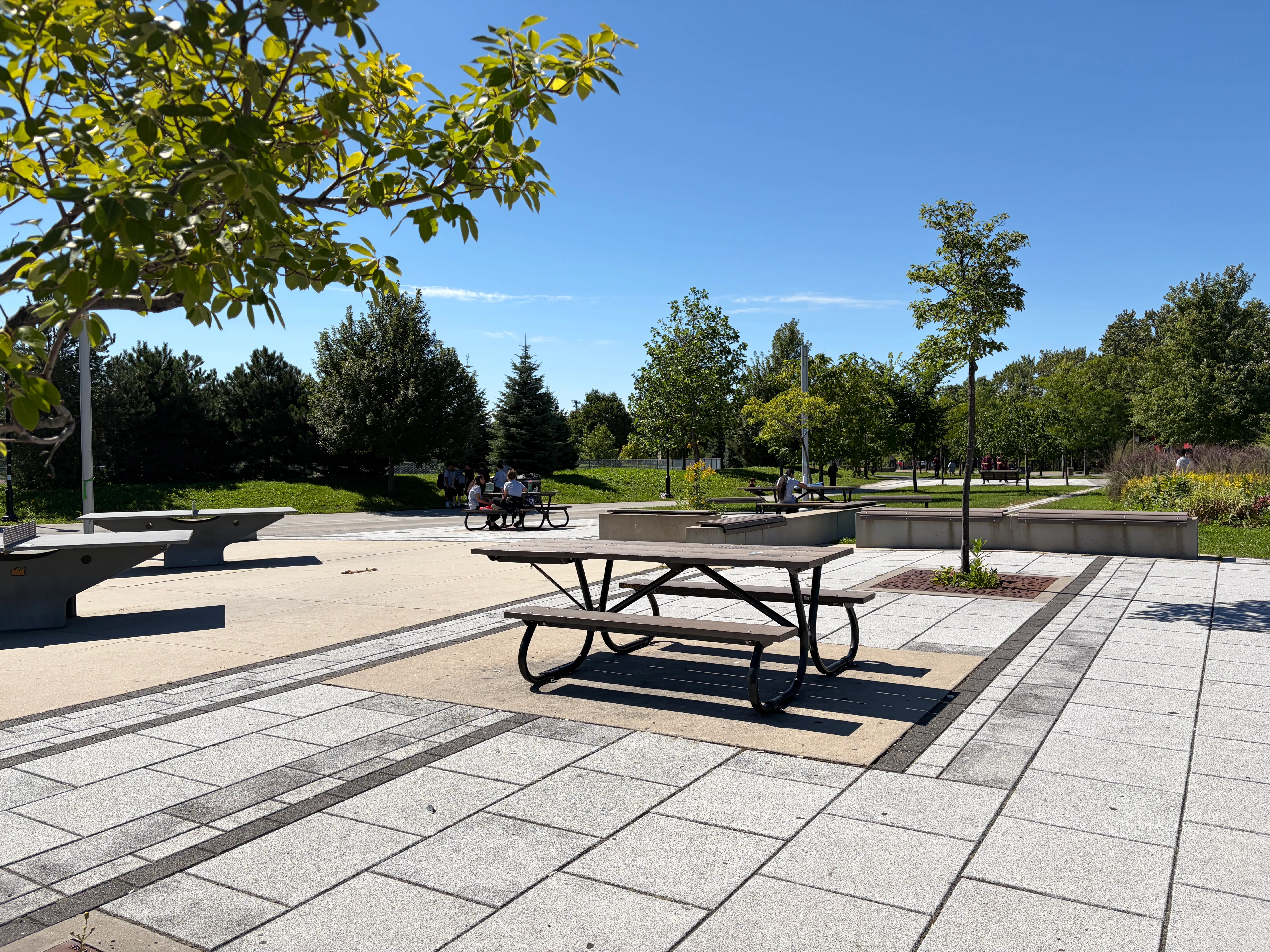 Accessible picnic table