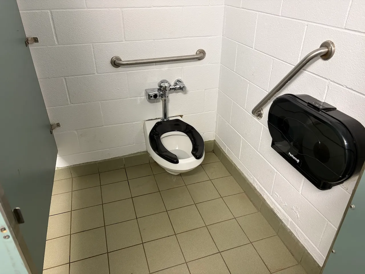 Jean-Paul II pavilion - Men's Restroom