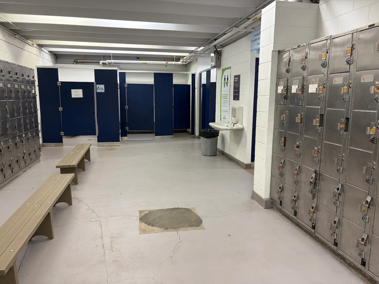 Pool Pavilion - Women's changing room
