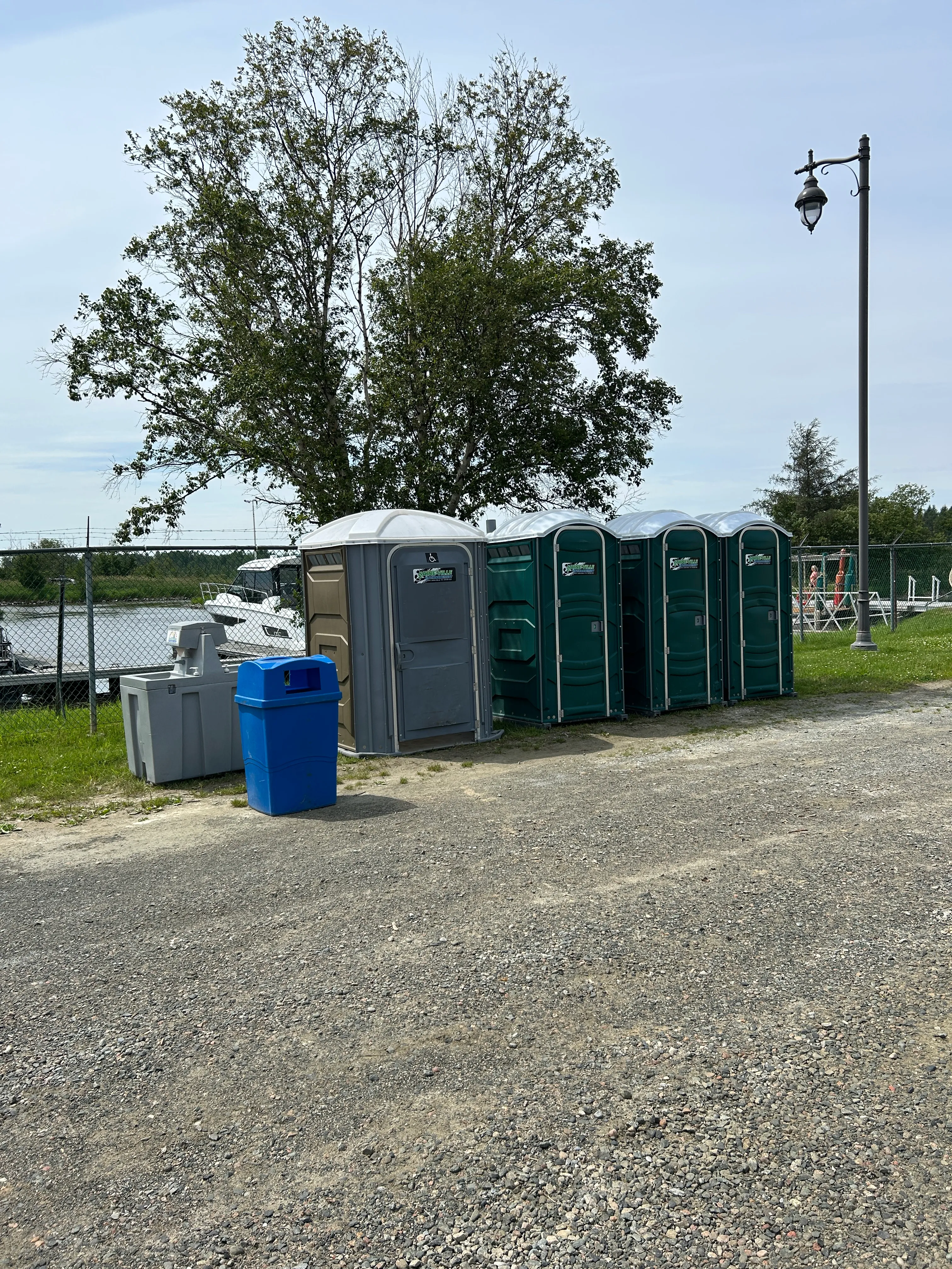 Toilette chimique accessible