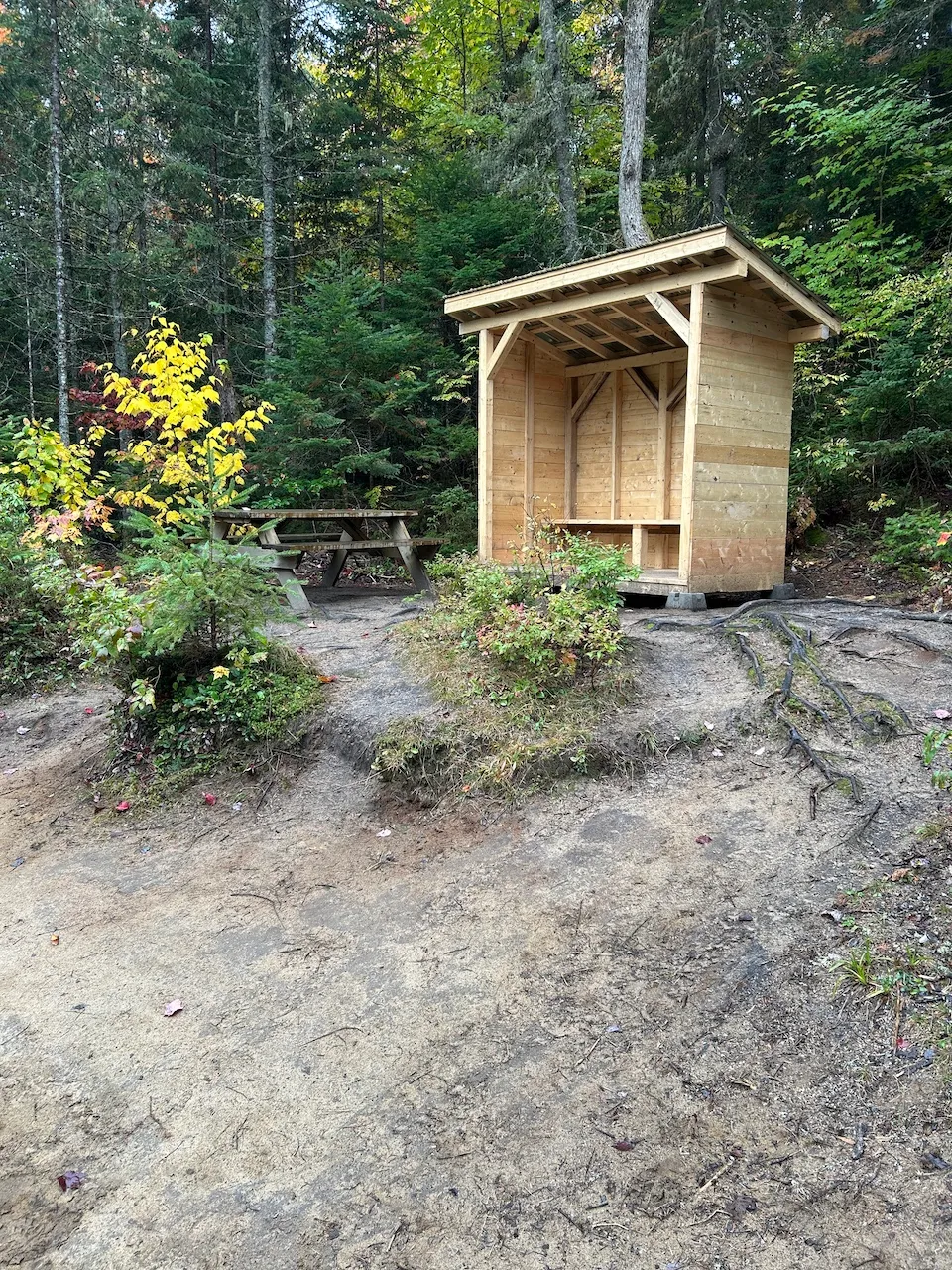 Aire de repos sur le sentier De la dam