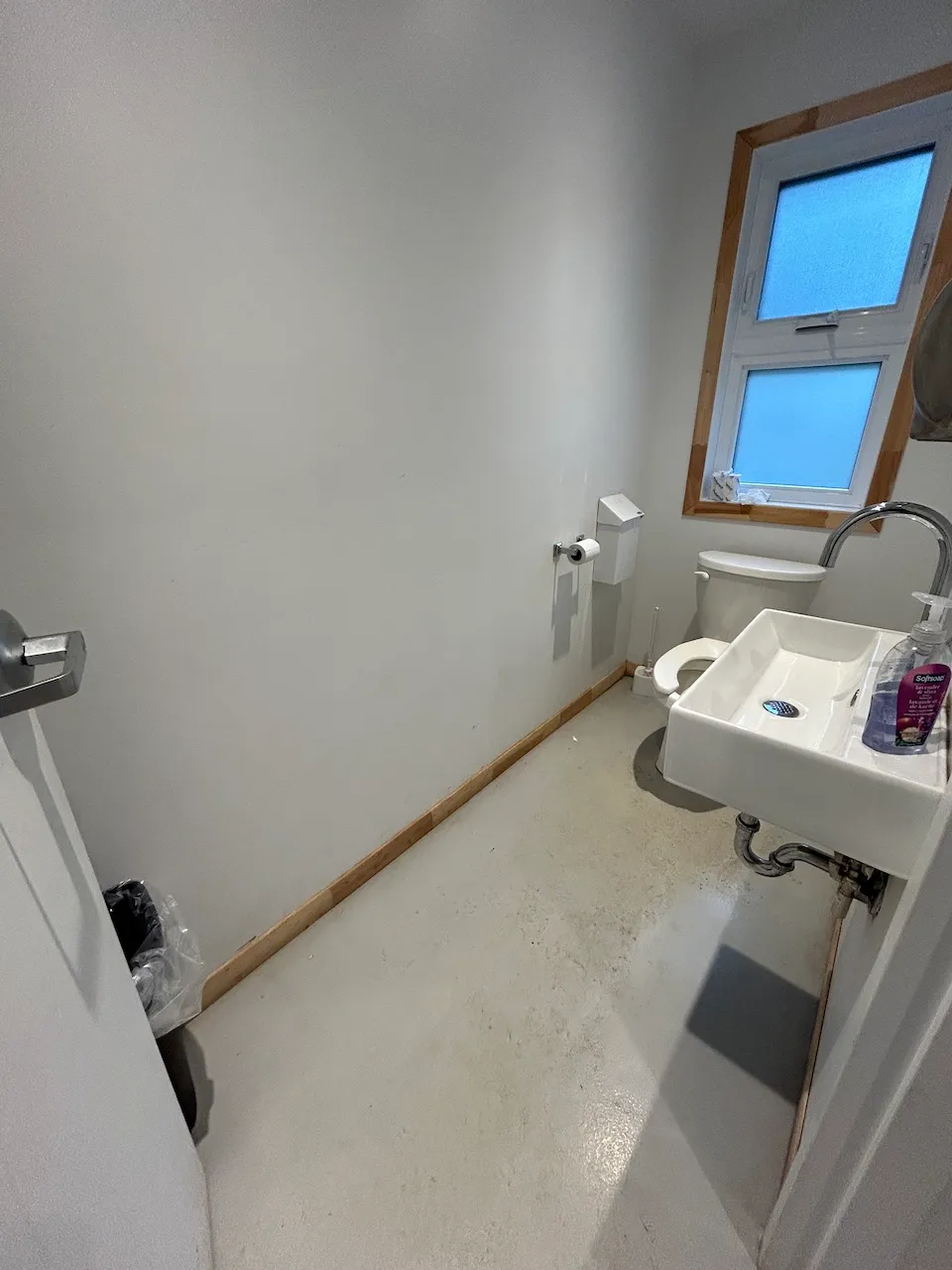 Salle de toilette dans le poste d'accueil