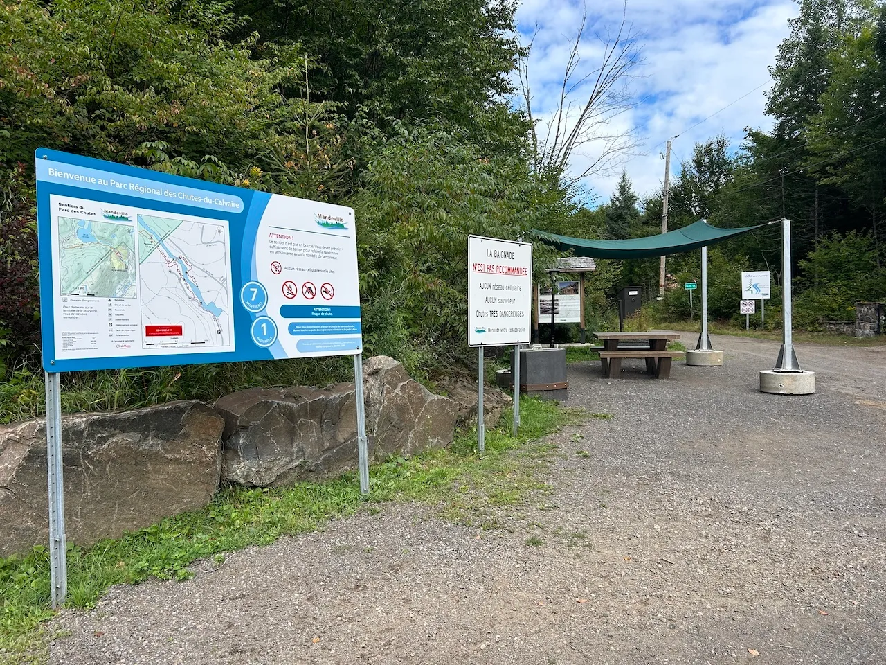 Aire de repos près du stationnement