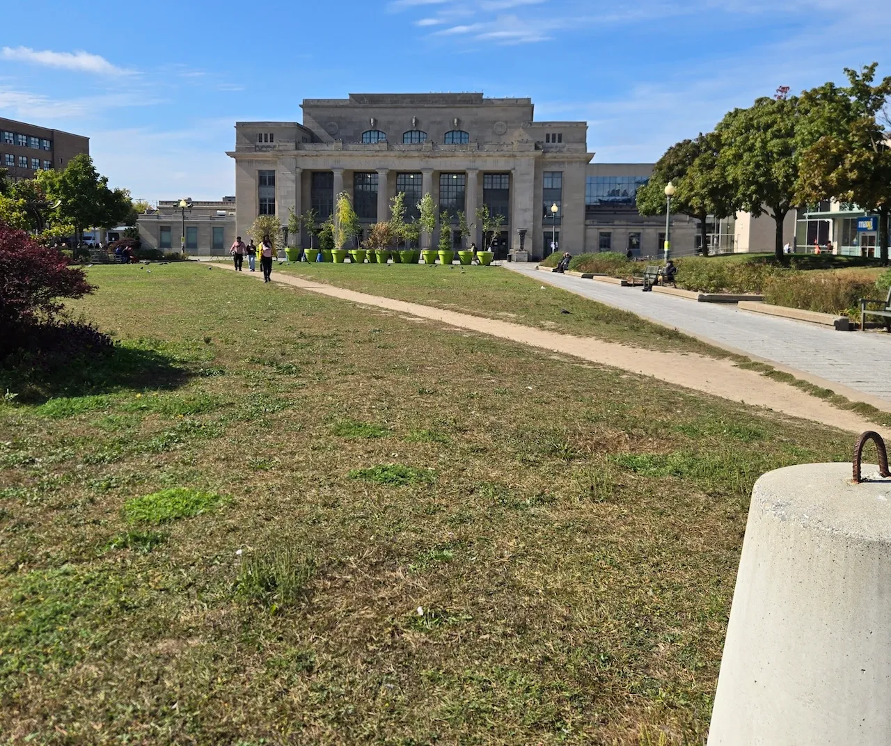 Place de la gare Jean-Talon