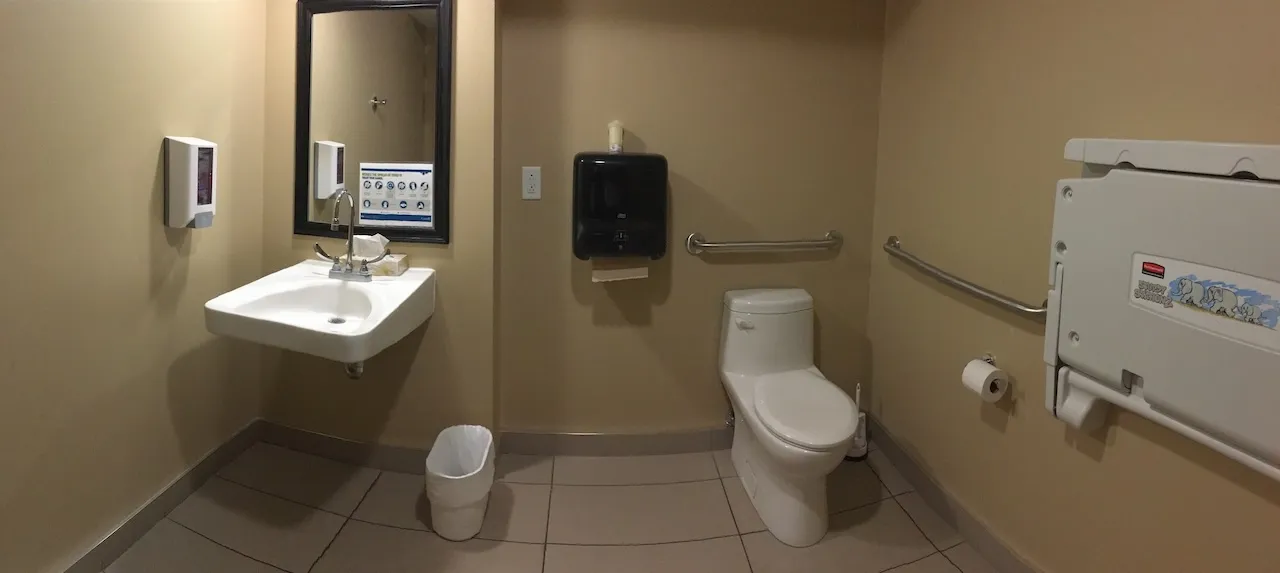 Salle de toilettes universelle