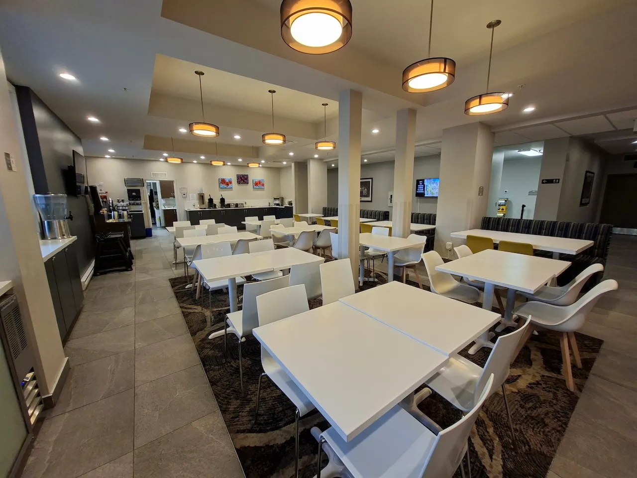 Indoor dining area - Ground floor