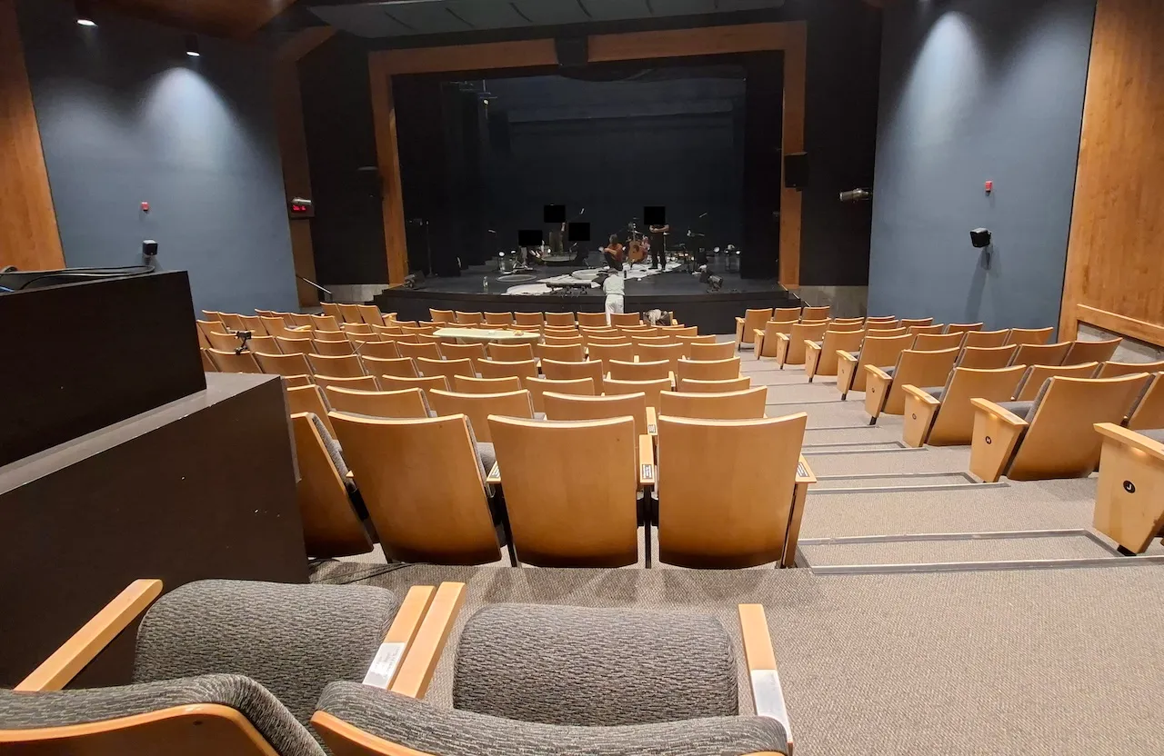Salle - View from the even-numbered side