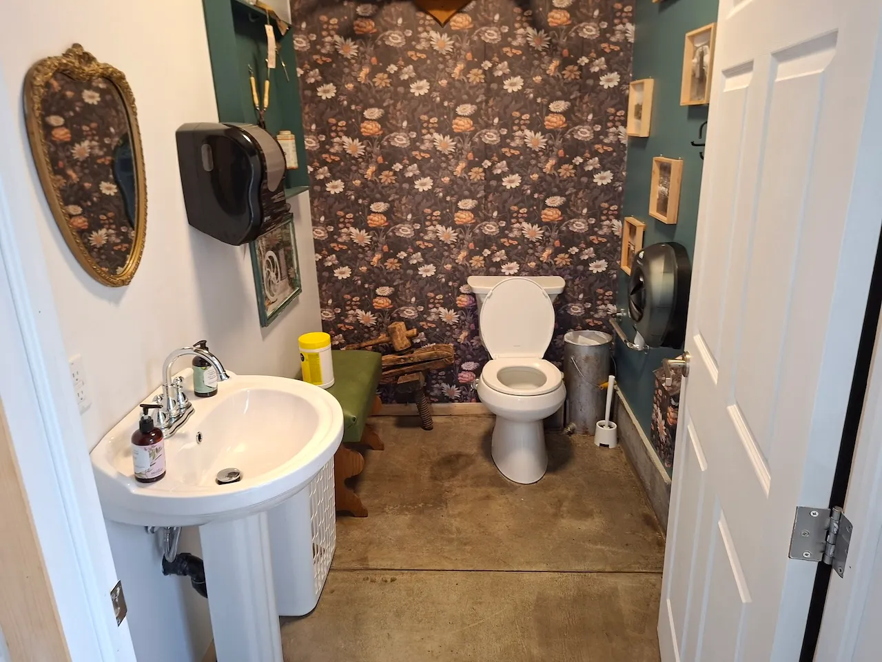 Universal restroom